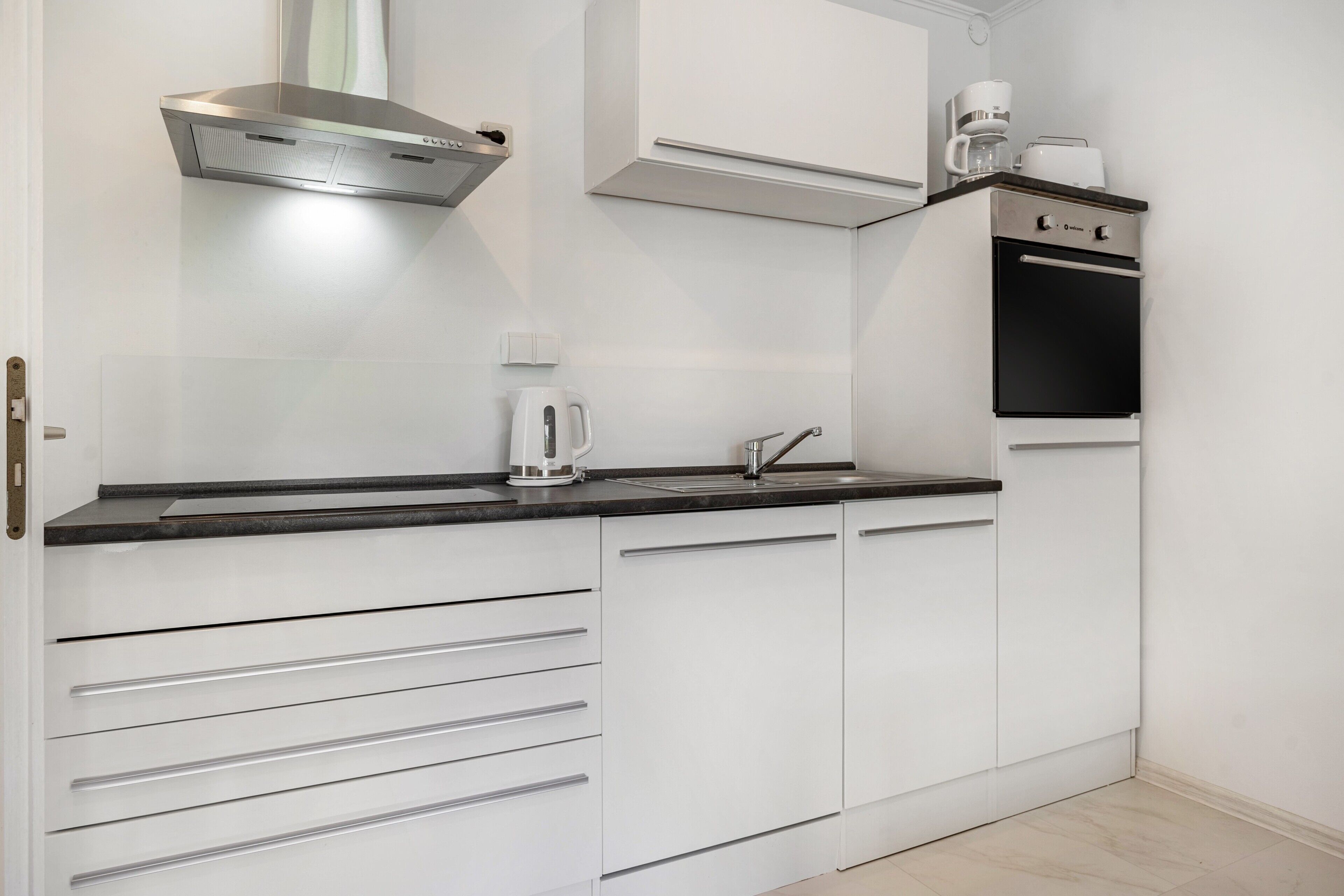 Fridge, oven, stovetop, dishwasher