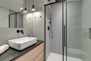 Economy Studio Suite, City View | Bathroom - Lion Apartments - Santorini Studio (Gdańsk)