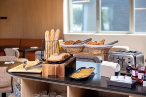 Breakfast buffet - Tulip Hotels & Residences - Marseille Aubagne (Aubagne)
