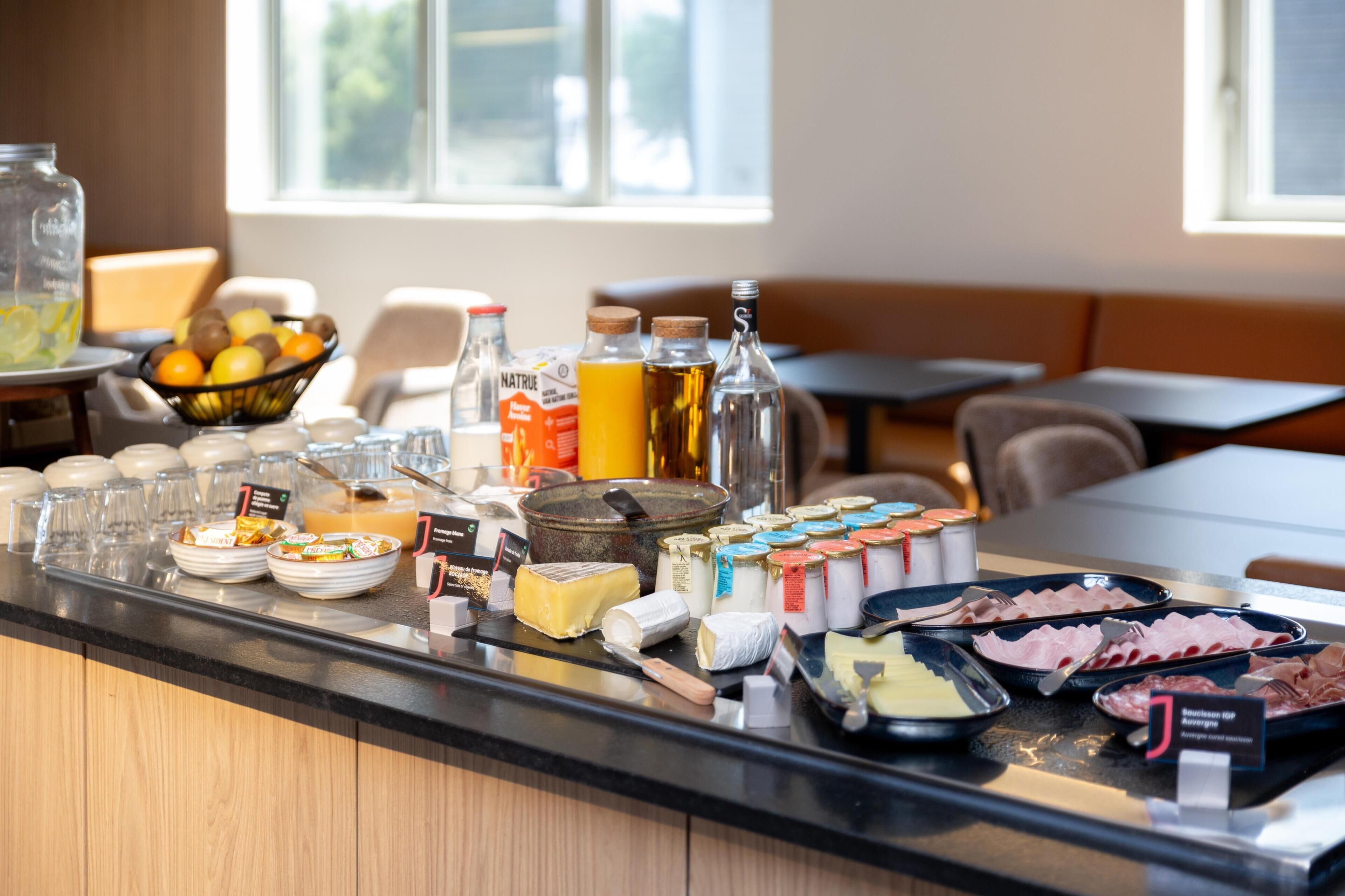 Daily buffet breakfast for a fee