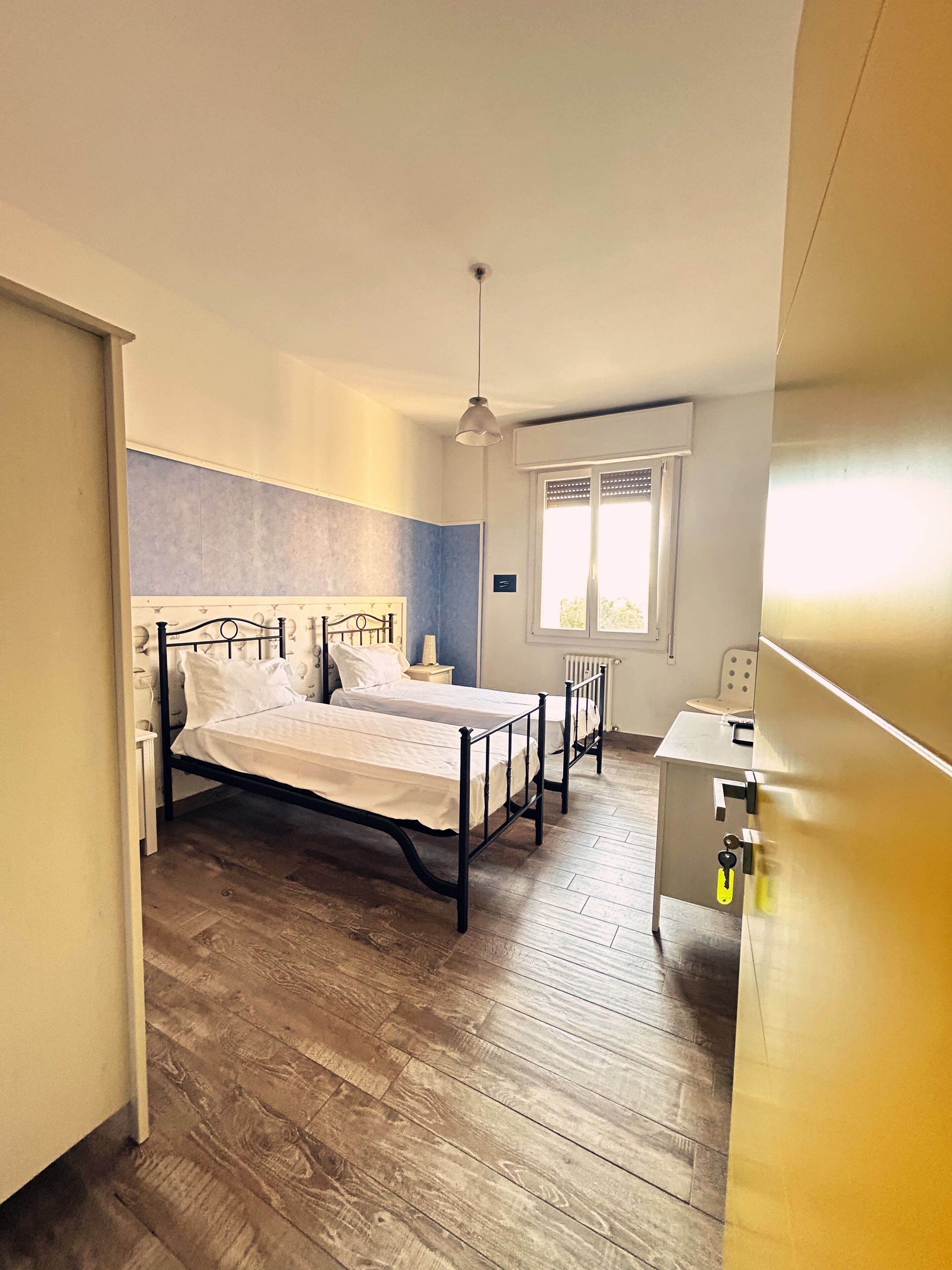 Comfort dubbelrum - utsikt mot innergården | Italienska Frette-lakan och sängtillbehör av högsta kvalitet