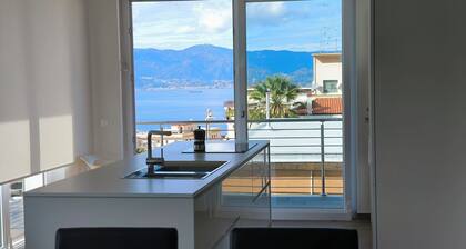 Sea view villa 500m from the beaches and the center of Reggio Calabria