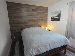 2 bedrooms, desk, travel crib, free WiFi
