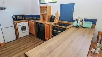 Dishwasher, cookware/dishes/utensils