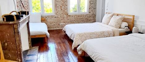 2 bedrooms, WiFi, bed sheets