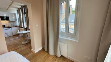 1 dormitorio, escritorio, wifi y ropa de cama