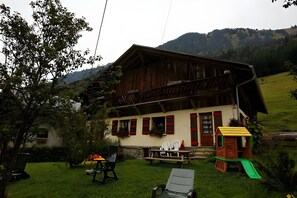 Exterior - Apartment “Les Allamands” with Mountain View, Private Terrace, and Wi-Fi (Morzine)