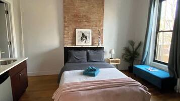 Iron/ironing board, WiFi, bed sheets
