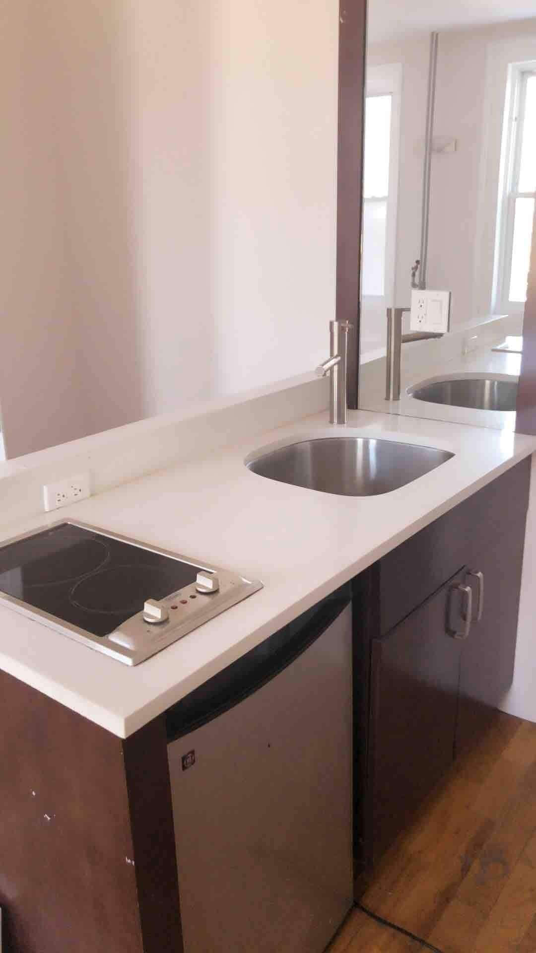 Fridge, stovetop, coffee/tea maker, electric kettle