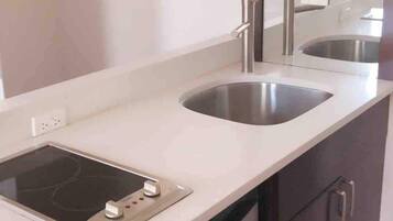 Fridge, stovetop, coffee/tea maker, electric kettle