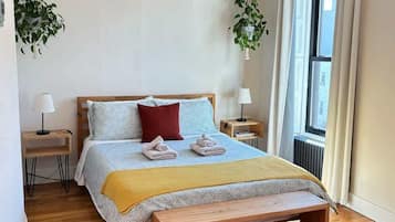 Iron/ironing board, WiFi, bed sheets