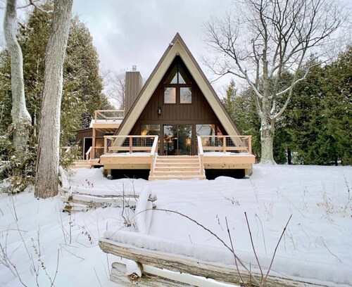 Goathaus | Iconic A-Frame with Bay Views