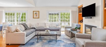 New Rental-Bright Coves, Walk to Marina and Popponesset Spit and clean!
