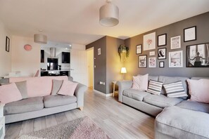 Living area - Modern & Cosy Apartment with free parking, 5 minutes from town centre! (Stafford)