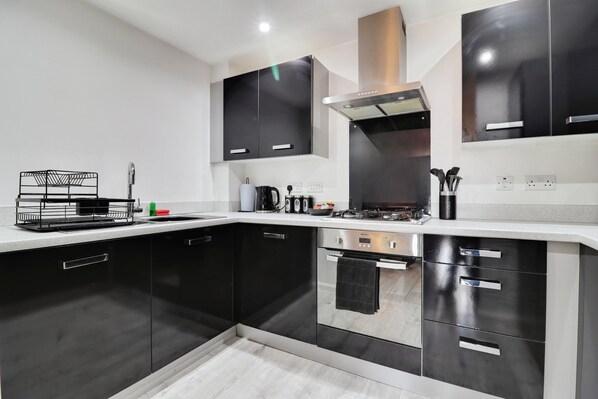 Private kitchen - Modern & Cosy Apartment with free parking, 5 minutes from town centre! (Stafford)