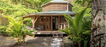 Domaine de l'anse noire, les pieds dans l'eau