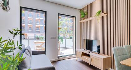 Modern 1BDR Flat w/Pool in Marina by LovelyStay