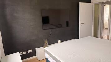 Bügeleisen/Bügelbrett, Reisekinderbett, kostenloses WLAN, Bettwäsche