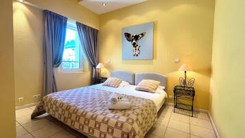 2 bedrooms, iron/ironing board, bed sheets