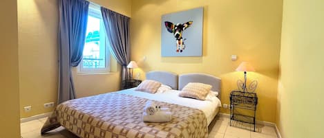 Iron/ironing board, bed sheets