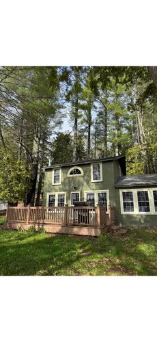 Fantastic 4-bedroom cottage on Lake Wesserunsett in East Madison, ME!
