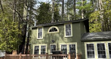 Fantastic 4-bedroom cottage on Lake Wesserunsett in East Madison, ME!