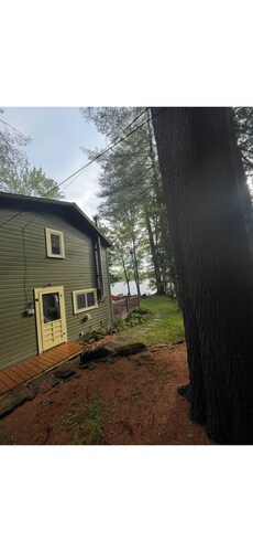 Fantastic 4-bedroom cottage on Lake Wesserunsett in East Madison, ME!