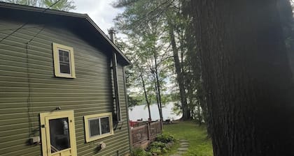 Fantastic 4-bedroom cottage on Lake Wesserunsett in East Madison, ME!