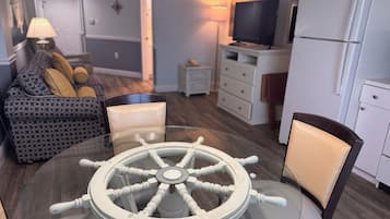 Schooner | Living area