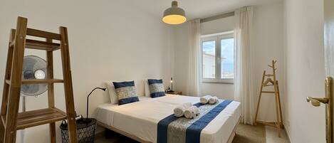 Iron/ironing board, free WiFi, bed sheets