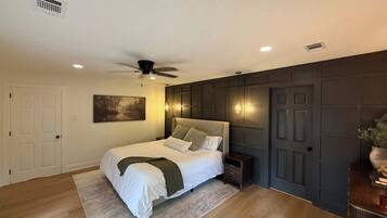 2 chambres, fer et planche à repasser, Wi-Fi gratuit, draps fournis
