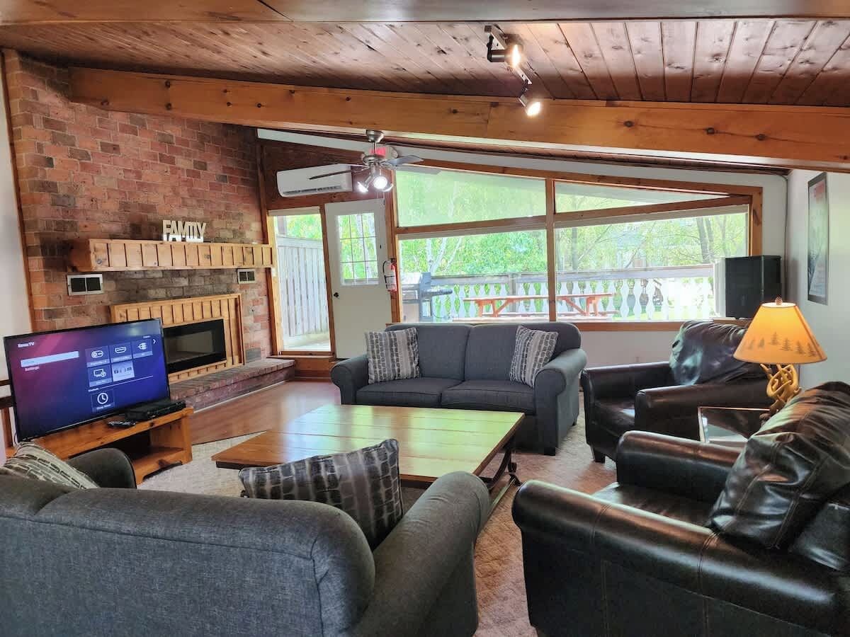 4br Cottage Steps From Blue Mountain Ski Hills · Private Beach · Full Kitchen - Collingwood