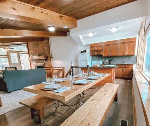 4 BR Cottage at Tyrolean, Private Beach Access