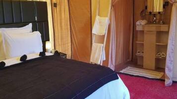 20 bedrooms, iron/ironing board, WiFi, bed sheets