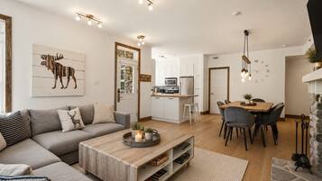 TV, fireplace, stereo