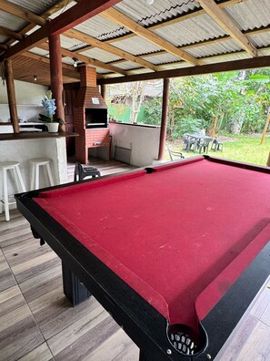Outdoor dining - Pousada Charlie Brown  (Garopaba)