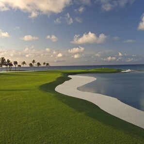 Beach - Cap Cana | Cozy 2BR: Pools, Beaches, Marina & Golf (Punta Cana)