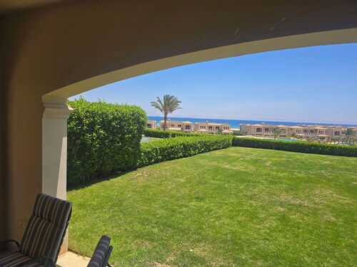 Lavesta 6 Sea View Chalet
Luxury with 3 bedrooms, 2 bathrooms & relaxing vibes.