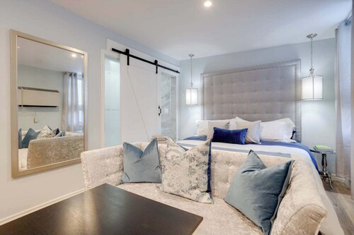 Stylish Suite with Private Patio - Casa Hotels