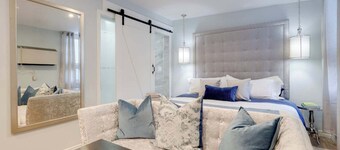 Stylish Suite with Private Patio - Casa Hotels