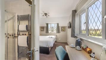 Superior-Doppelzimmer, 1 King-Bett | Bügeleisen/Bügelbrett, kostenloses WLAN
