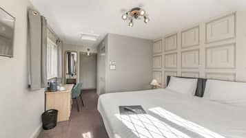 Superior Double Room, 1 King Bed | Iron/ironing board, free WiFi