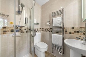 Bathroom - The Throckmorton (Alcester)