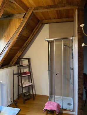 Shower, towels - Guest Room 'La Grange De La Bonaurie - Havane' with Shared Terrace and Garden (Anglars-Saint-Félix)