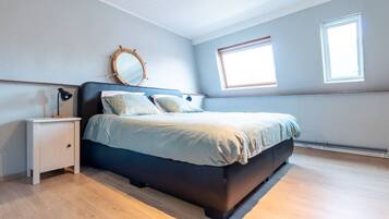 Desk, iron/ironing board, travel cot, WiFi