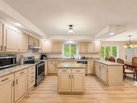 House, Multiple Beds (Cliff Top Retreat) | Private kitchen