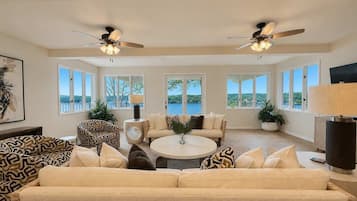 House, Multiple Beds (Cliff Top Retreat) | Living area