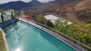 Hus | Pool