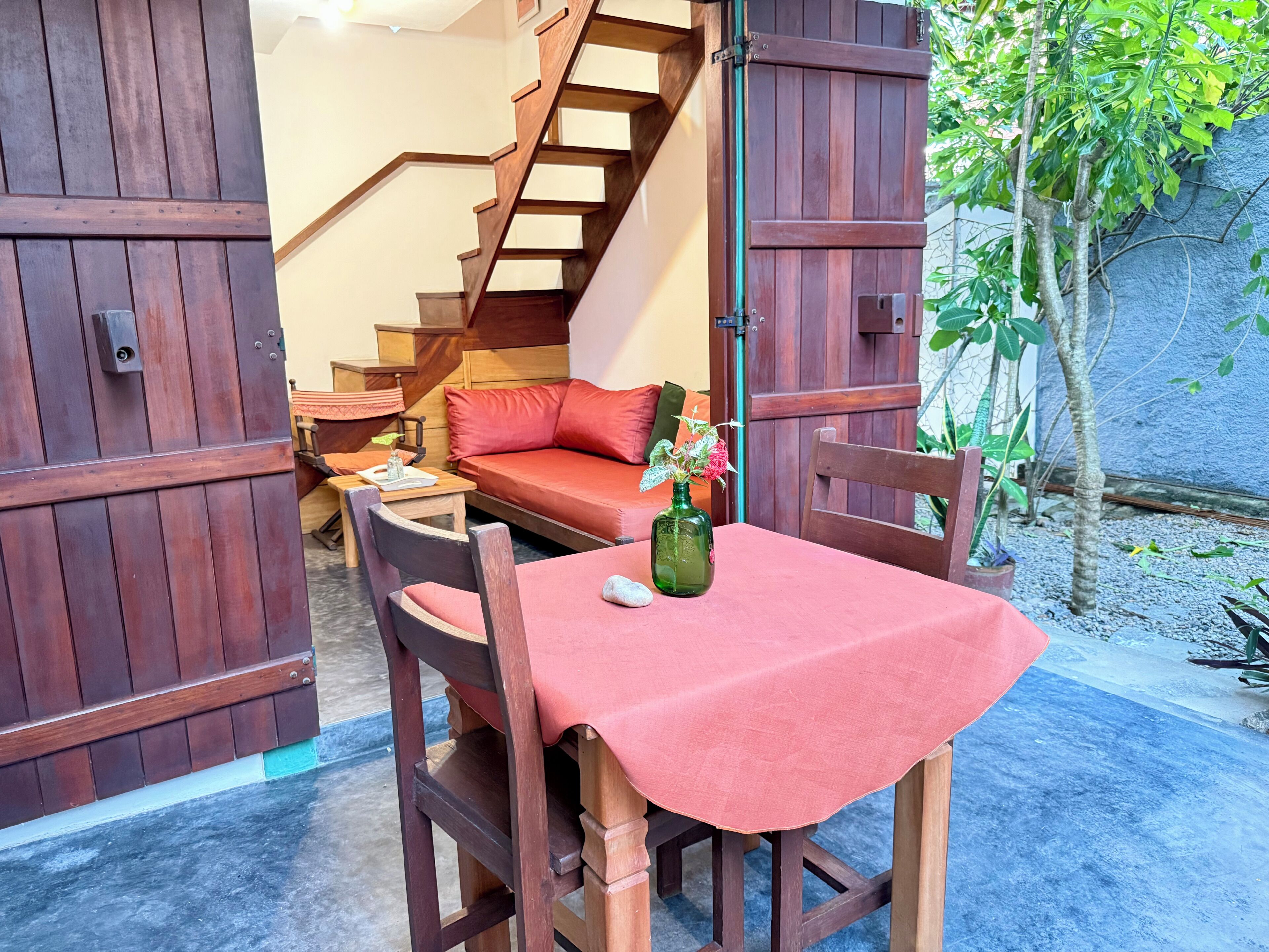 Comfort House, Courtyard View | Outdoor dining