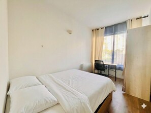 Room - Apartment with harbor view and swimming pool (La Rochelle)